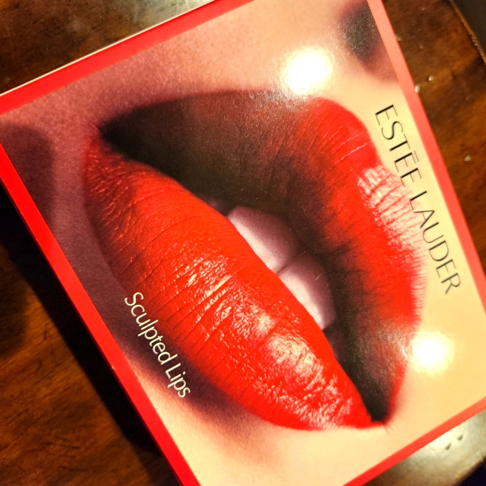 Brand new Estee Lauder Your Gift: Sculpted Lips, 3 full size lipsticks